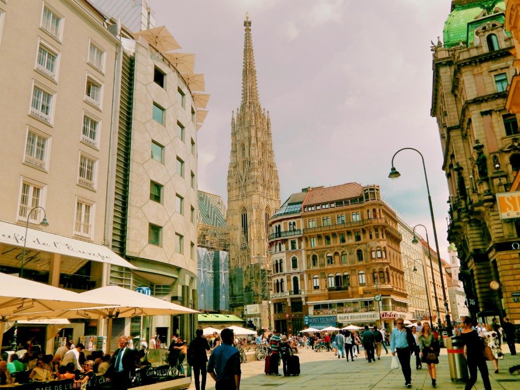 what to do in Vienna - walk around Ringstrasse